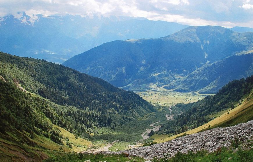 Индивидуальный тур в Цахкадзор, Монастырь Кечарис, Севан, Севанаванк, Дилижан, Монастыри Агарцин и Гошаванк
