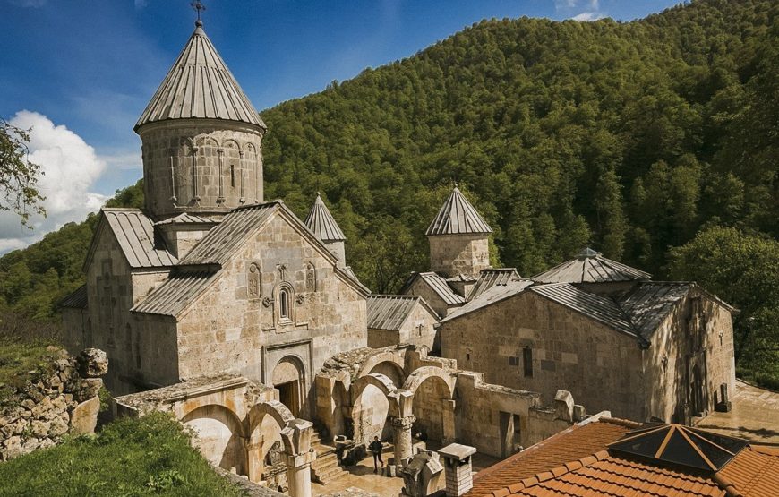 Индивидуальный тур в Цахкадзор, Монастырь Кечарис, Севан, Севанаванк, Дилижан, Монастыри Агарцин и Гошаванк