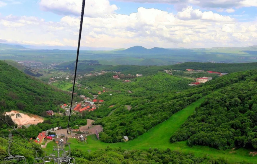 Индивидуальный тур в Цахкадзор, Монастырь Кечарис, Севан, Севанаванк, Дилижан, Монастыри Агарцин и Гошаванк