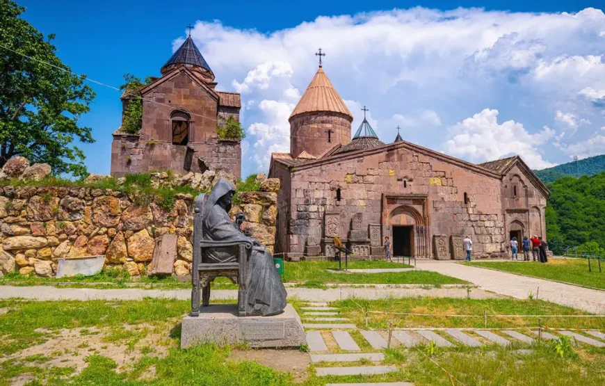 Индивидуальный тур в Цахкадзор, Монастырь Кечарис, Севан, Севанаванк, Дилижан, Монастыри Агарцин и Гошаванк