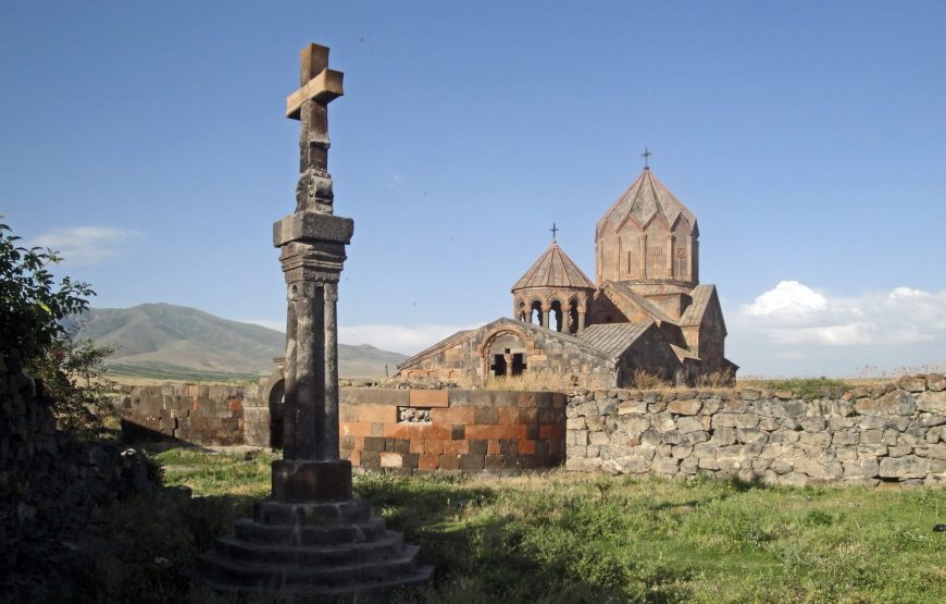 Индивидуальный Тур в Оганаванк, Сагмосаванк, Парк Армянского алфавита и Амберд