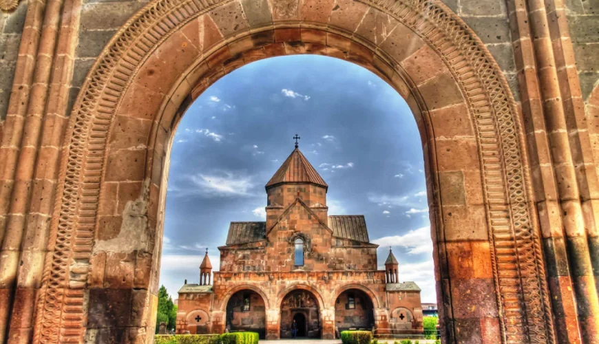 Индивидуальная экскурсия в Эчмиадзин, к соборам Св. Гаяне, Св. Рипсиме и Звартноц