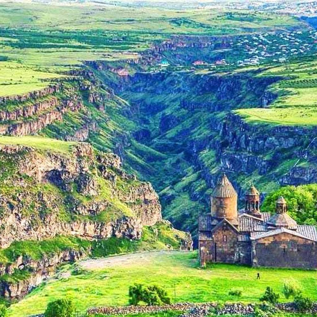 Private tours to Saghmosavank