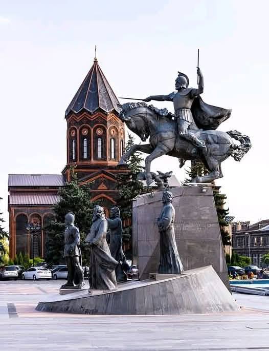 Площадь Вардананц