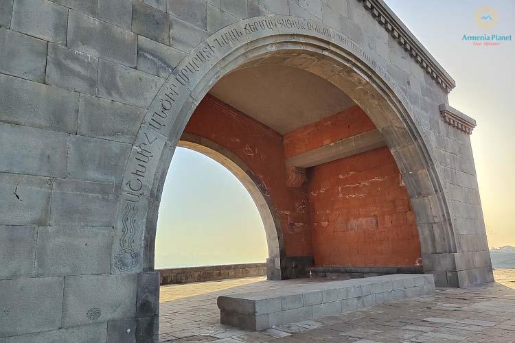 The Arch of Charents