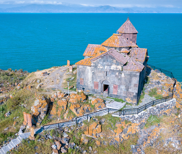 Индивидуальная экскурсия в Цахкадзор, Монастырь Кечарис, Севан, Севанаванк, Дилижан, Монастыри Агарцин и Гошаванк