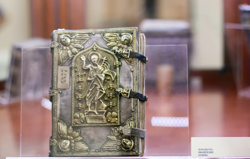 Пешеходная экскурсия по Еревану: Матенадаран, Музей Геноцида, Вернисаж.