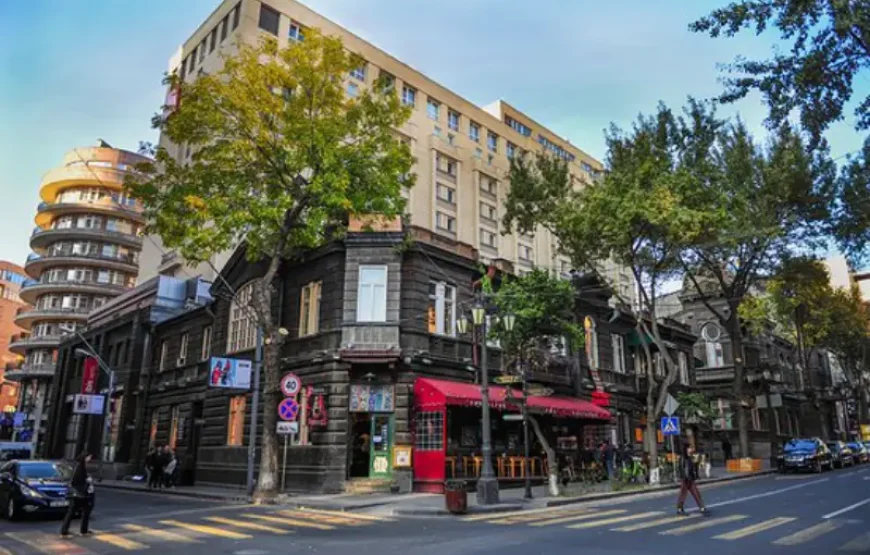 Обзорная экскурсия-прогулка по Еревану, Коньячный Завод АРАРАТ с дегустацией