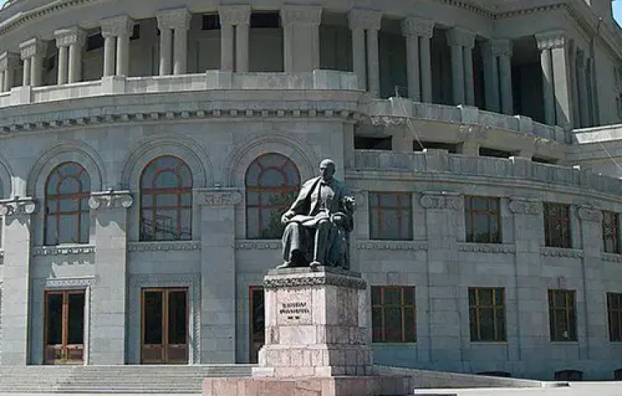 Обзорная экскурсия-прогулка по Еревану, Коньячный Завод АРАРАТ с дегустацией